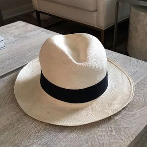 Babaton summer beach hat.  Aritzia